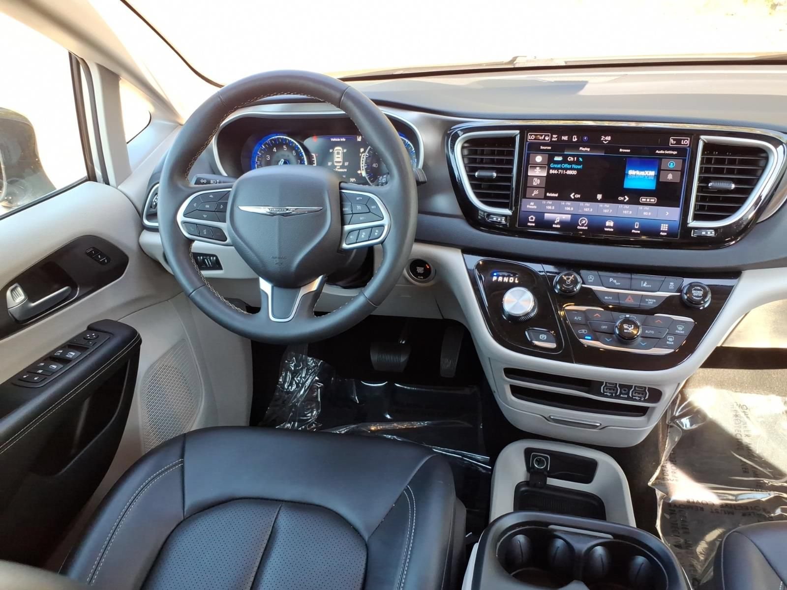 Used 2024 Chrysler Pacifica Touring-L FWD image 22