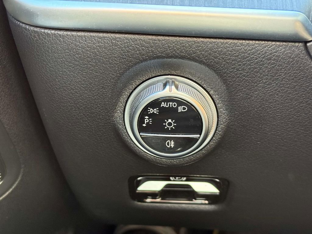 Used 2022 Mercedes-Benz C 300 4MATIC Sedan image 15