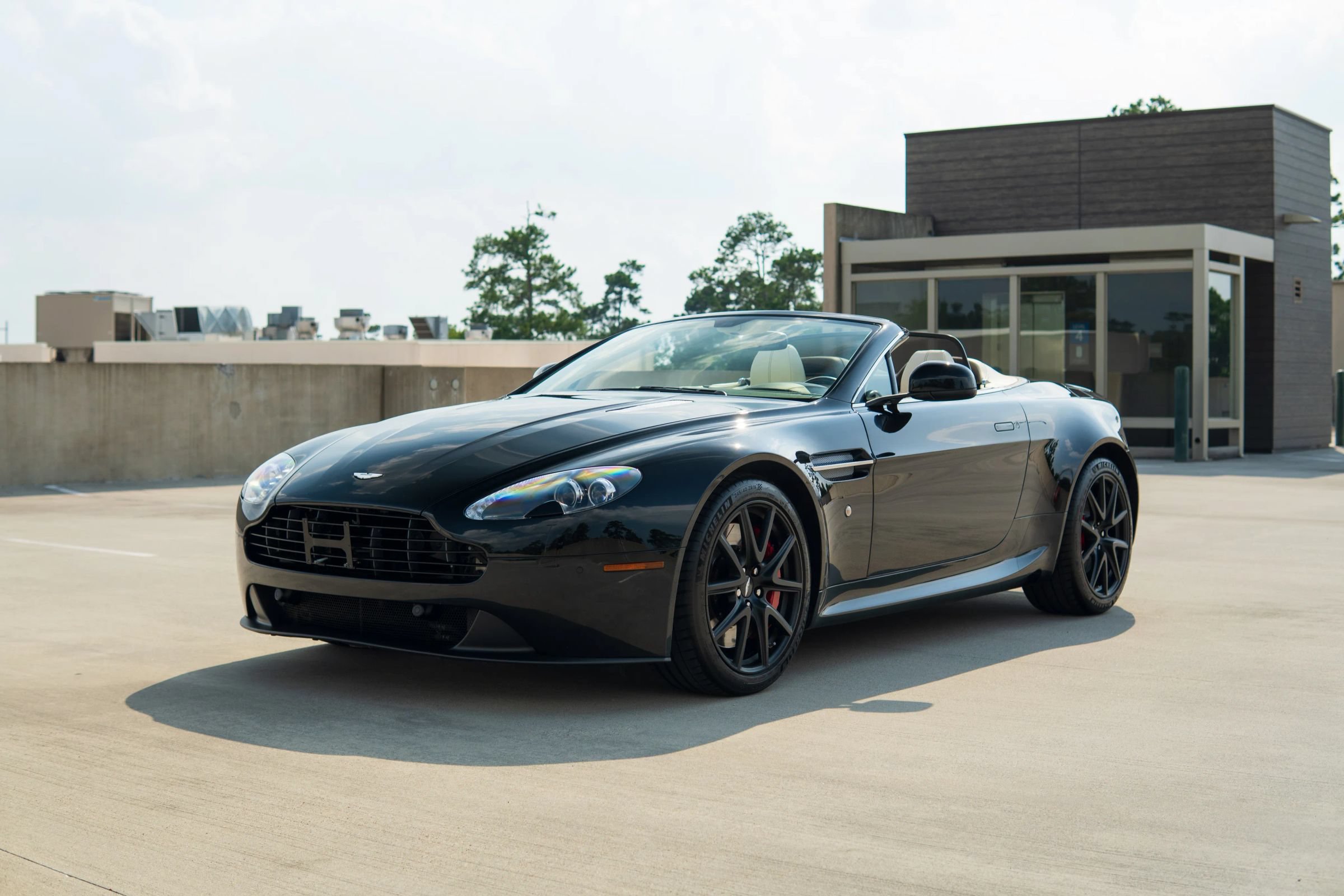 Used 2013 Aston Martin V8 Vantage Roadster RWD image 14