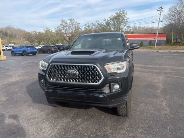 Used 2019 Toyota Tacoma TRD Sport image 2