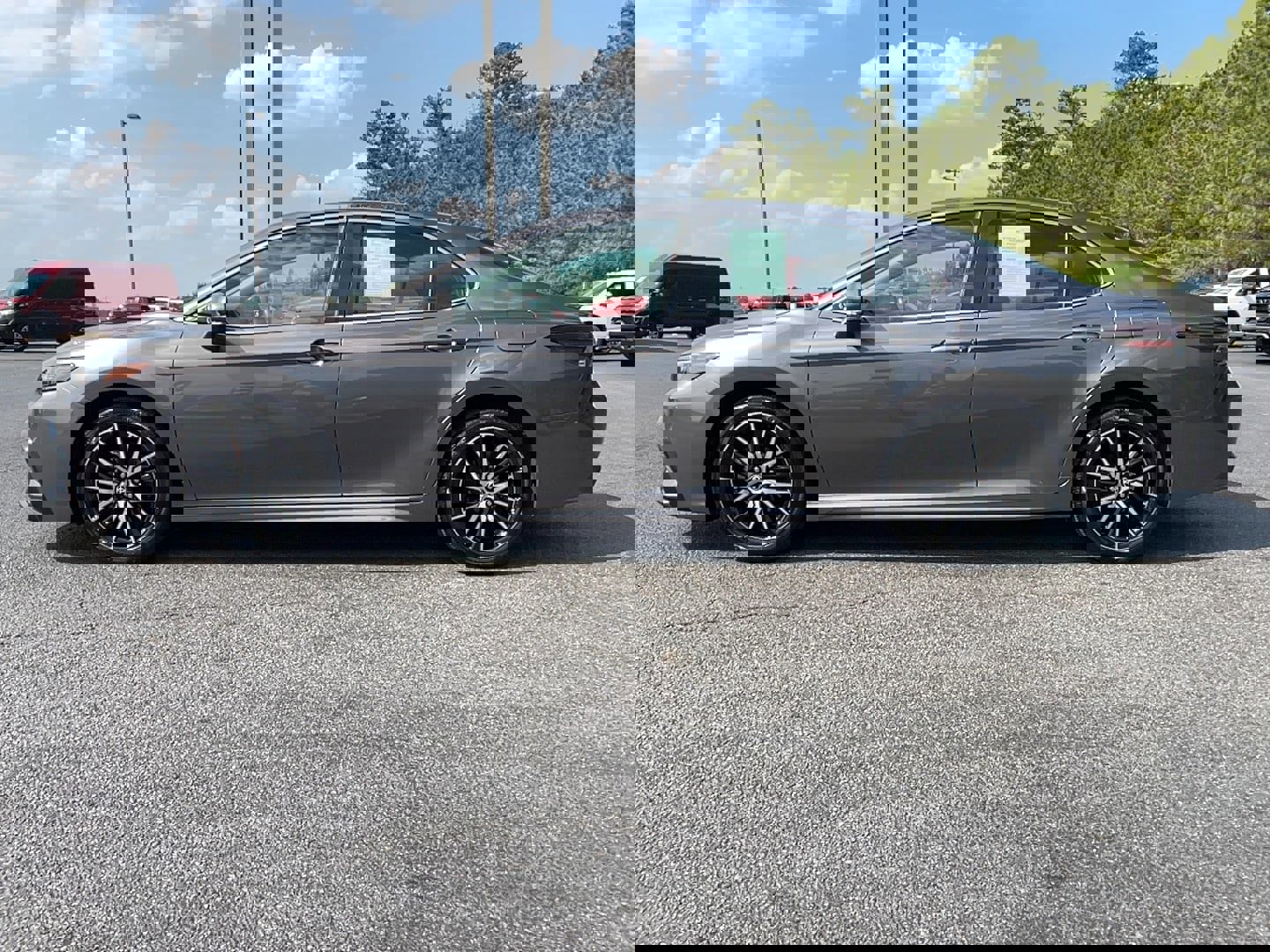 Used 2023 Toyota Camry SE FWD image 8