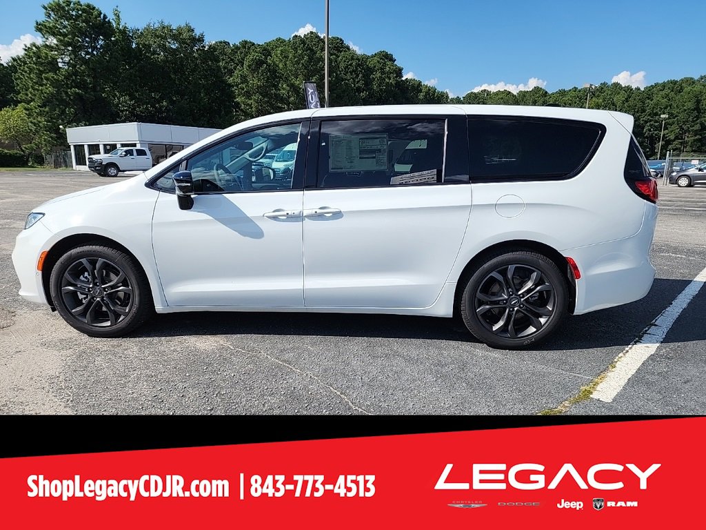 New 2026 Chrysler Pacifica Select image 12