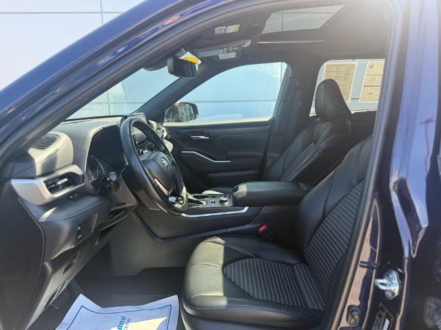 Used 2022 Toyota Highlander XSE image 2