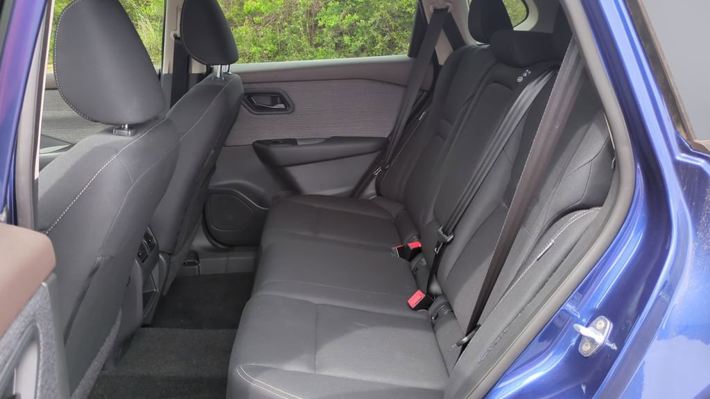 Used 2023 Nissan Rogue S image 13