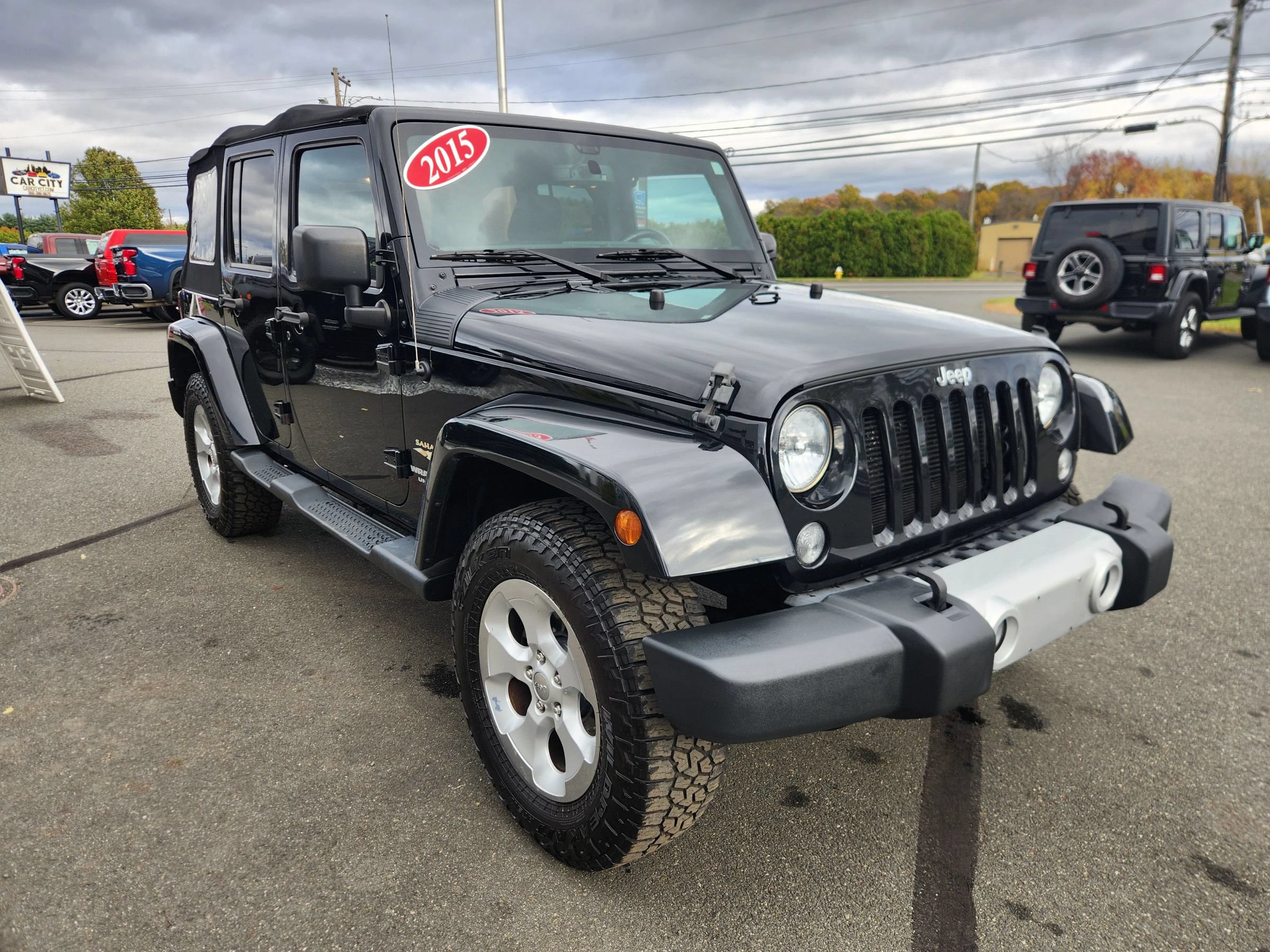 Used 2015 Jeep Wrangler Unlimited Sahara w/ Connectivity Group AWD/4WD image 22