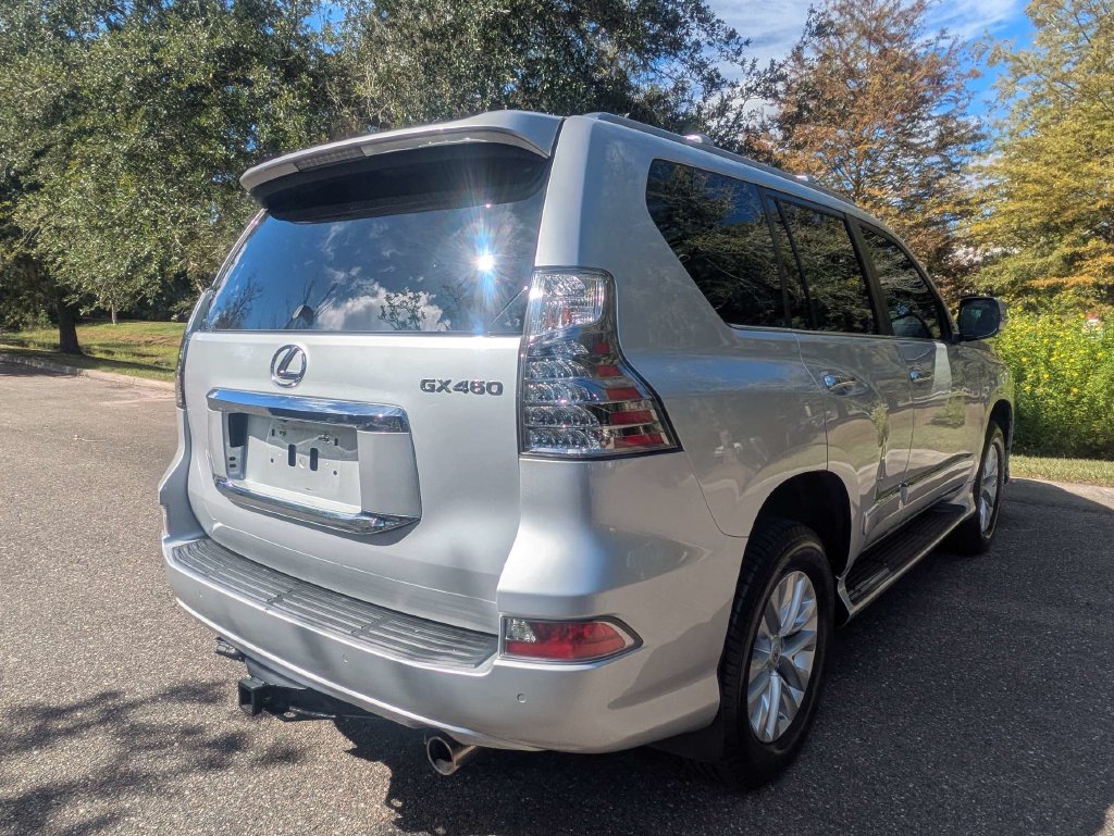 Used 2016 Lexus GX 460 w/ Premium Package AWD/4WD image 4