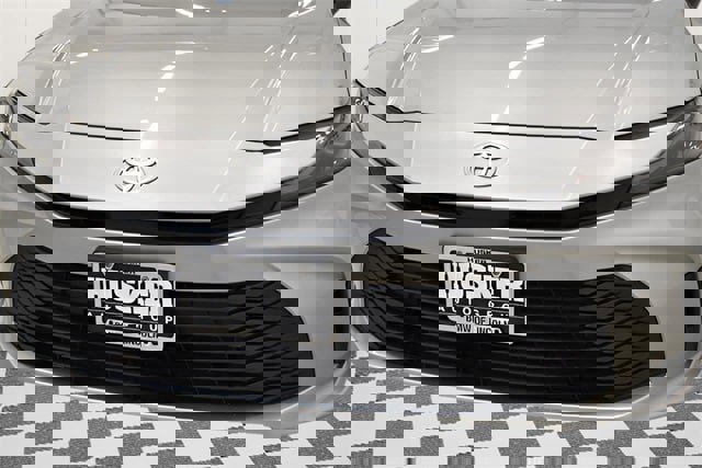 Used 2025 Toyota Camry image 16