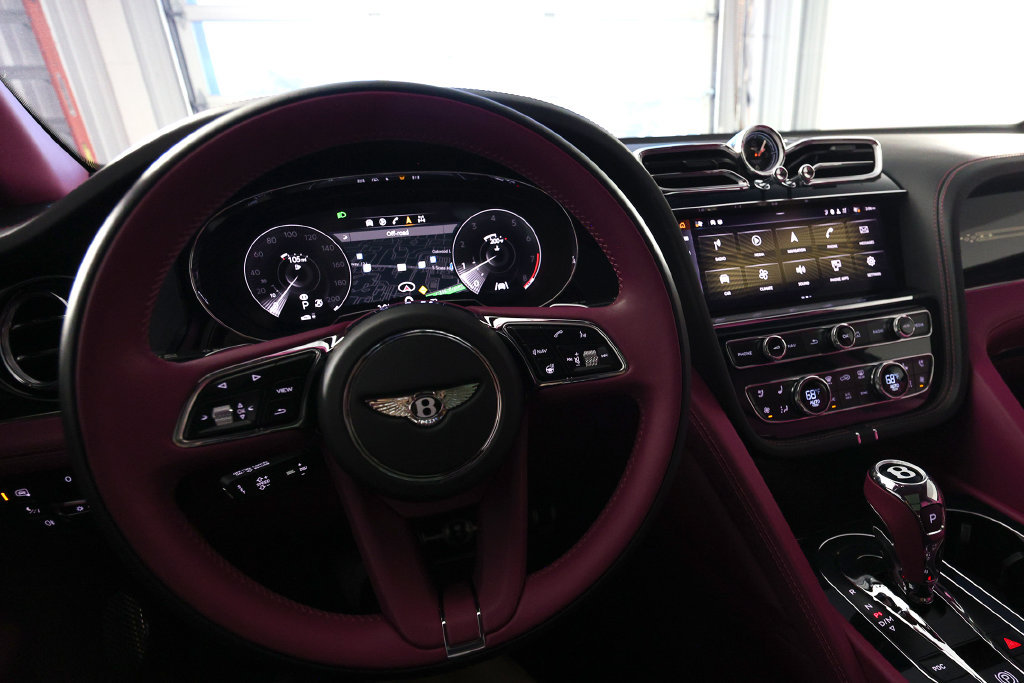 Used 2023 Bentley Bentayga Extended Wheelbase AWD/4WD image 19