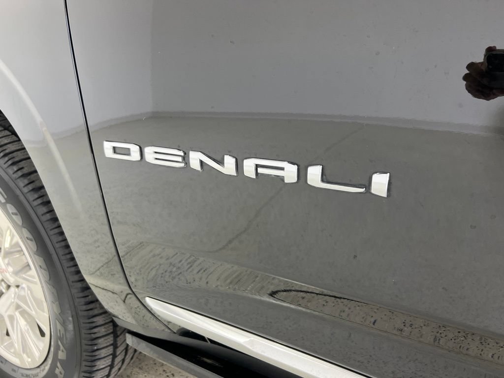 Used 2024 GMC Yukon Denali w/ Advanced Technology Package AWD/4WD image 30