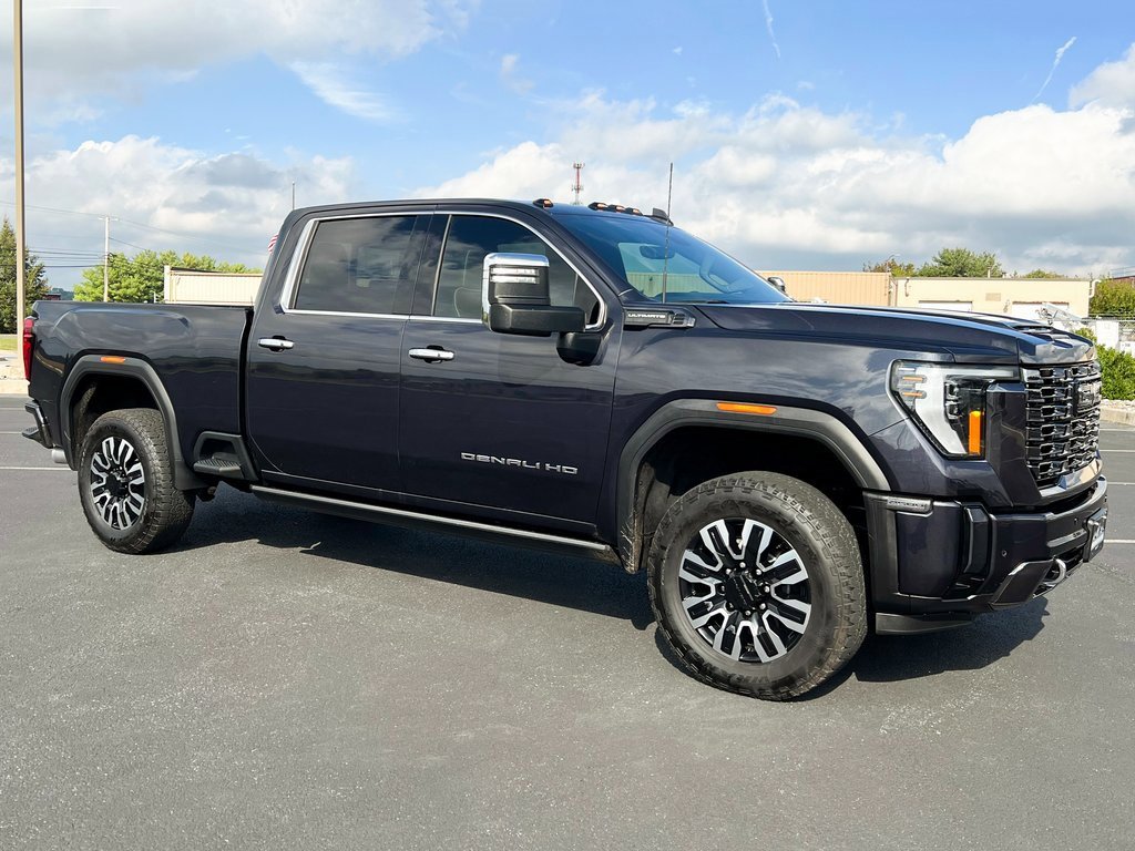 Used 2024 GMC Sierra 2500 Denali Ultimate image 1