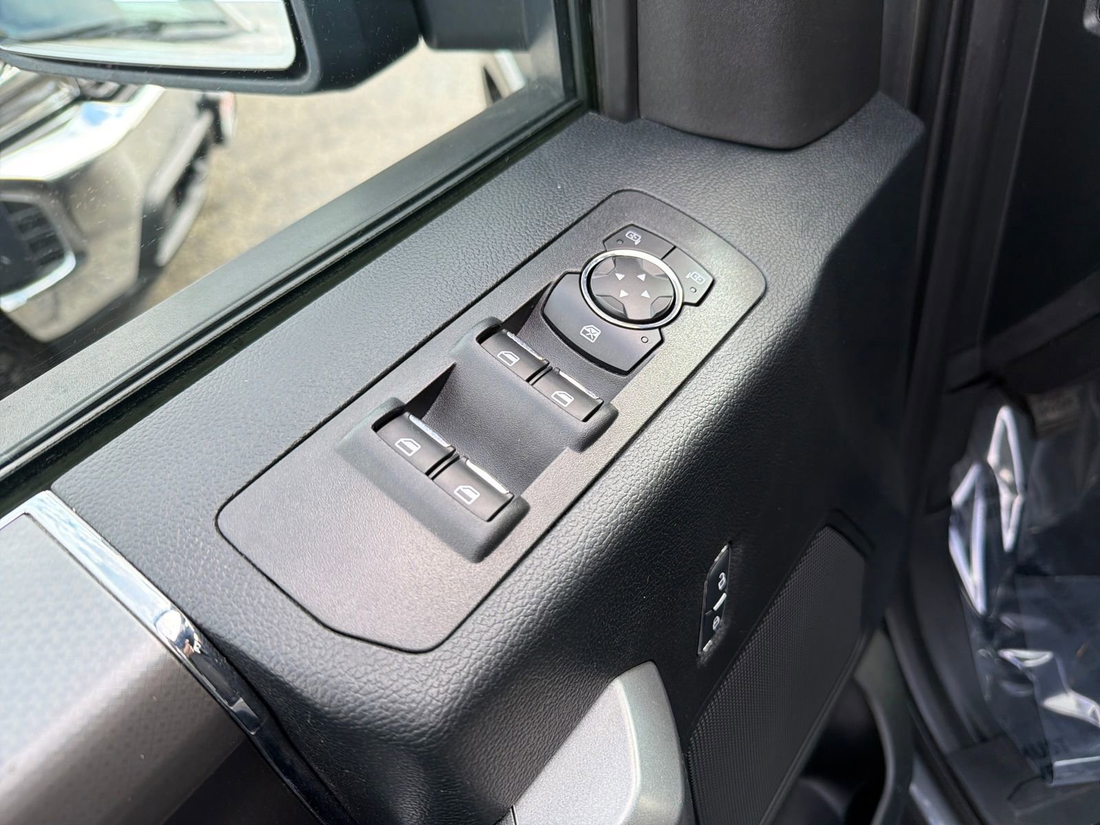 Used 2017 Ford F150 XLT w/ Equipment Group 302A Luxury AWD/4WD image 19