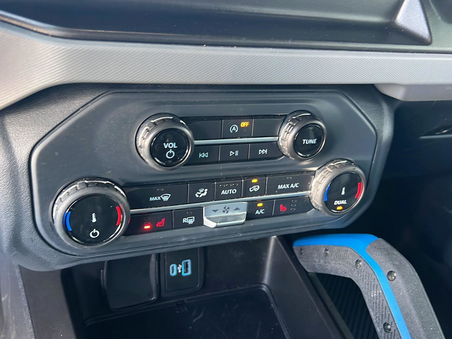 Used 2022 Ford Bronco Black Diamond w/ Sasquatch Package image 28