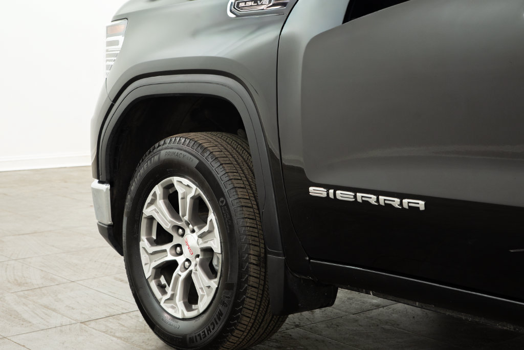 Used 2025 GMC Sierra 1500 SLT AWD/4WD image 4
