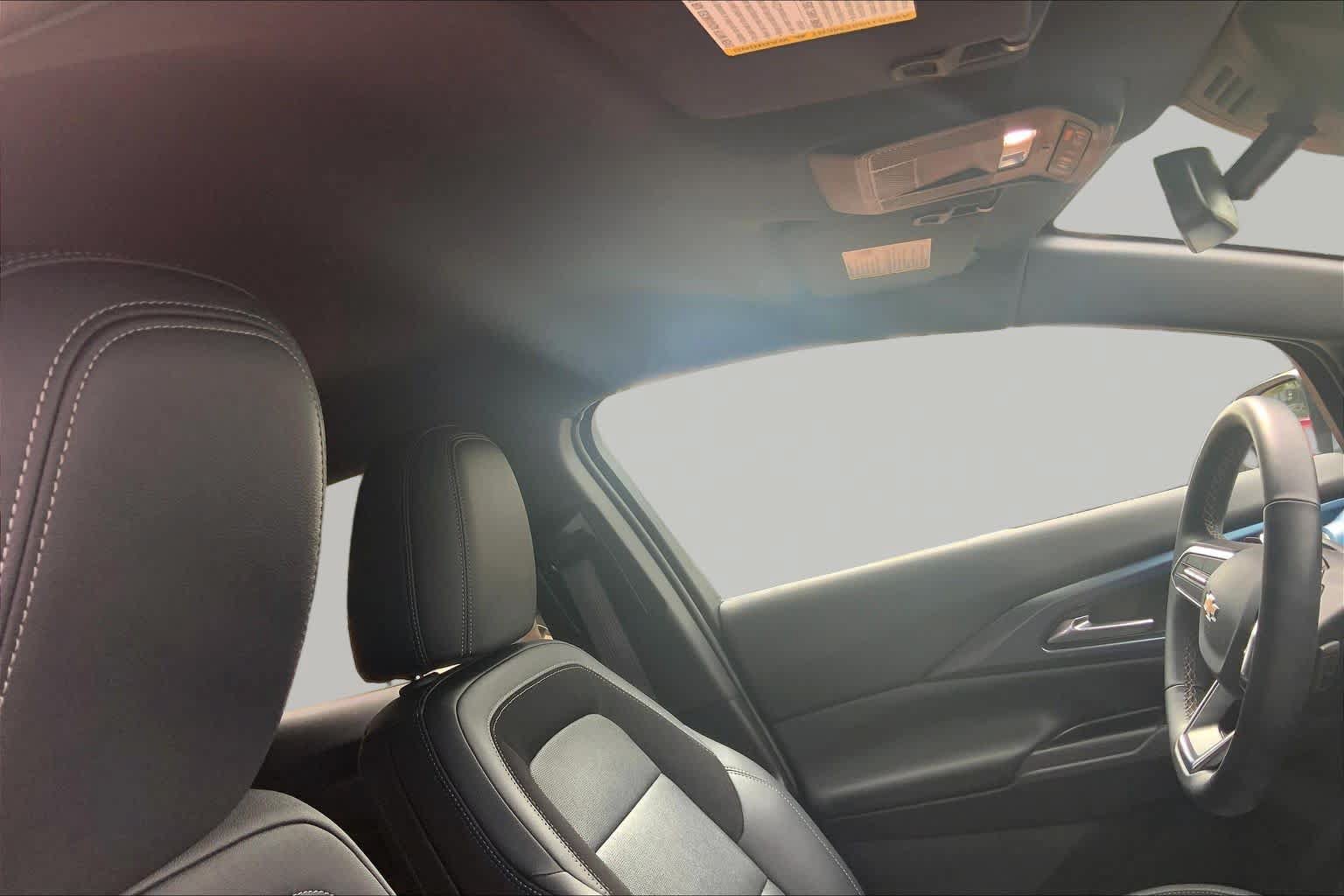 Used 2025 Chevrolet Equinox EV LT FWD image 13