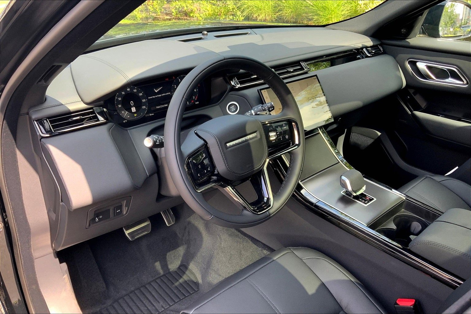 New 2026 Land Rover Range Rover Velar Dynamic SE image 8