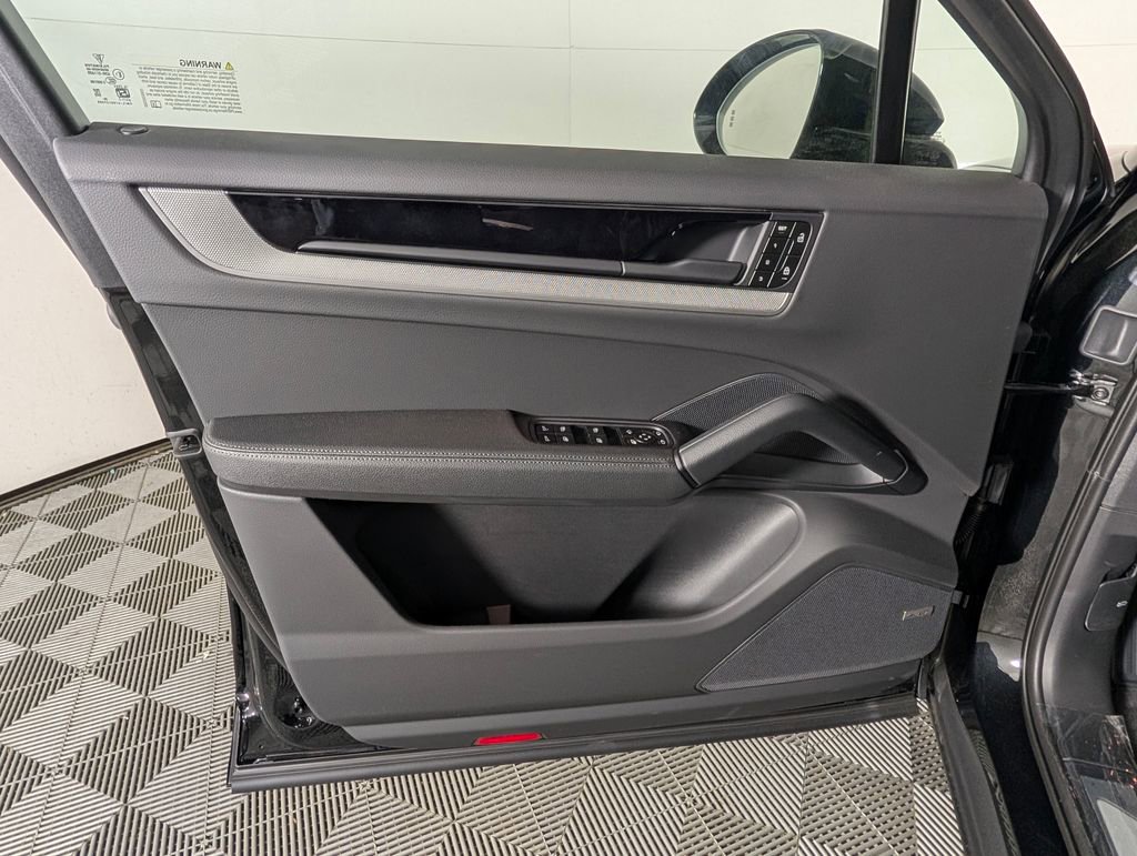 Certified 2025 Porsche Cayenne S image 25