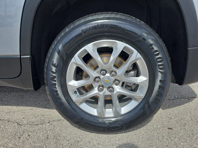 Used 2023 Chevrolet Traverse LS w/ Safety Package image 11