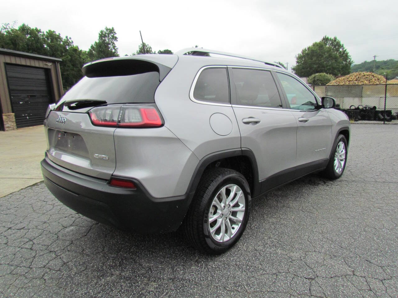 Used 2019 Jeep Cherokee Latitude w/ Popular Appearance Group image 7