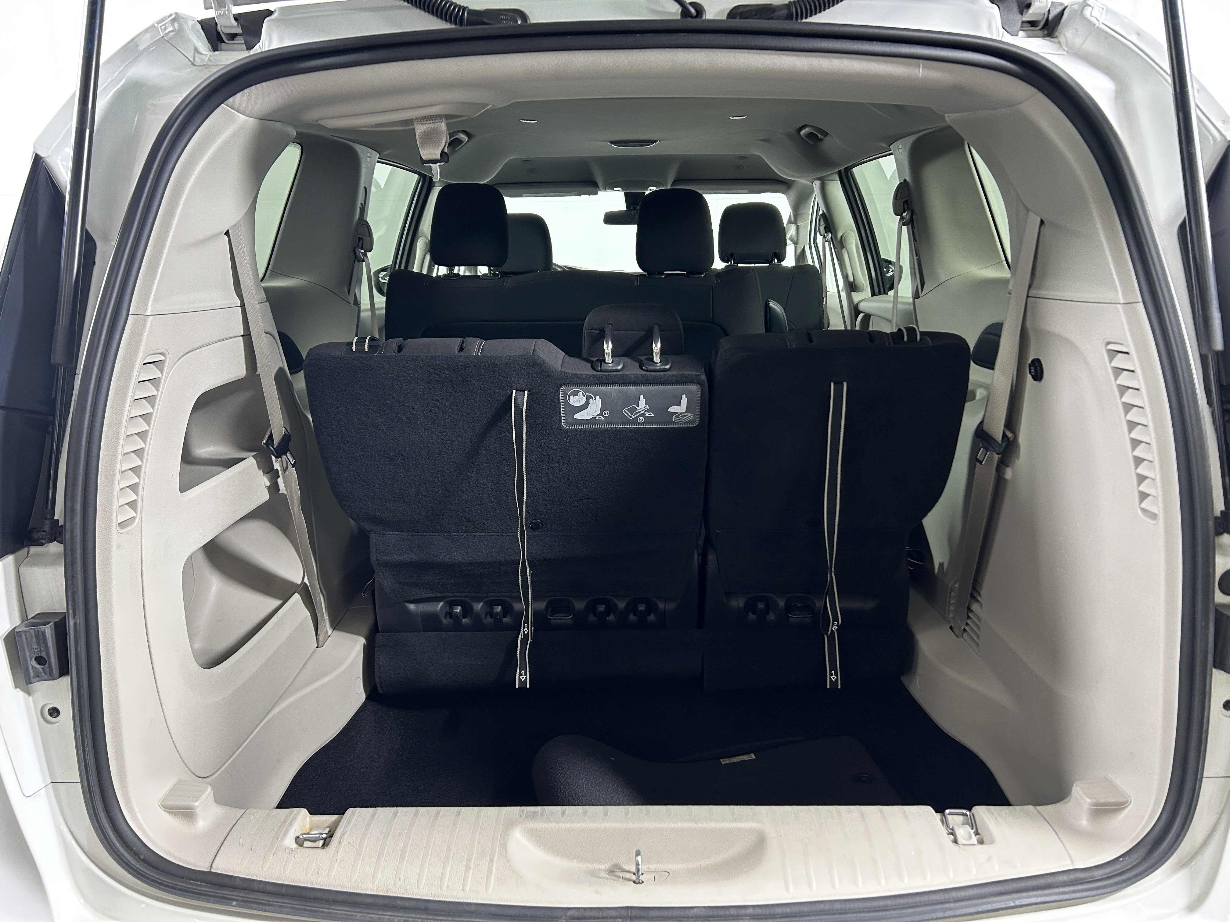 Used 2021 Chrysler Voyager L FWD image 24