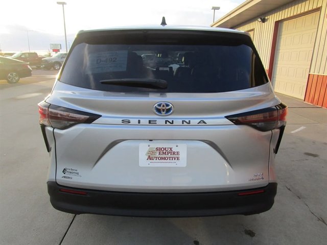 Used 2023 Toyota Sienna XLE AWD/4WD image 7