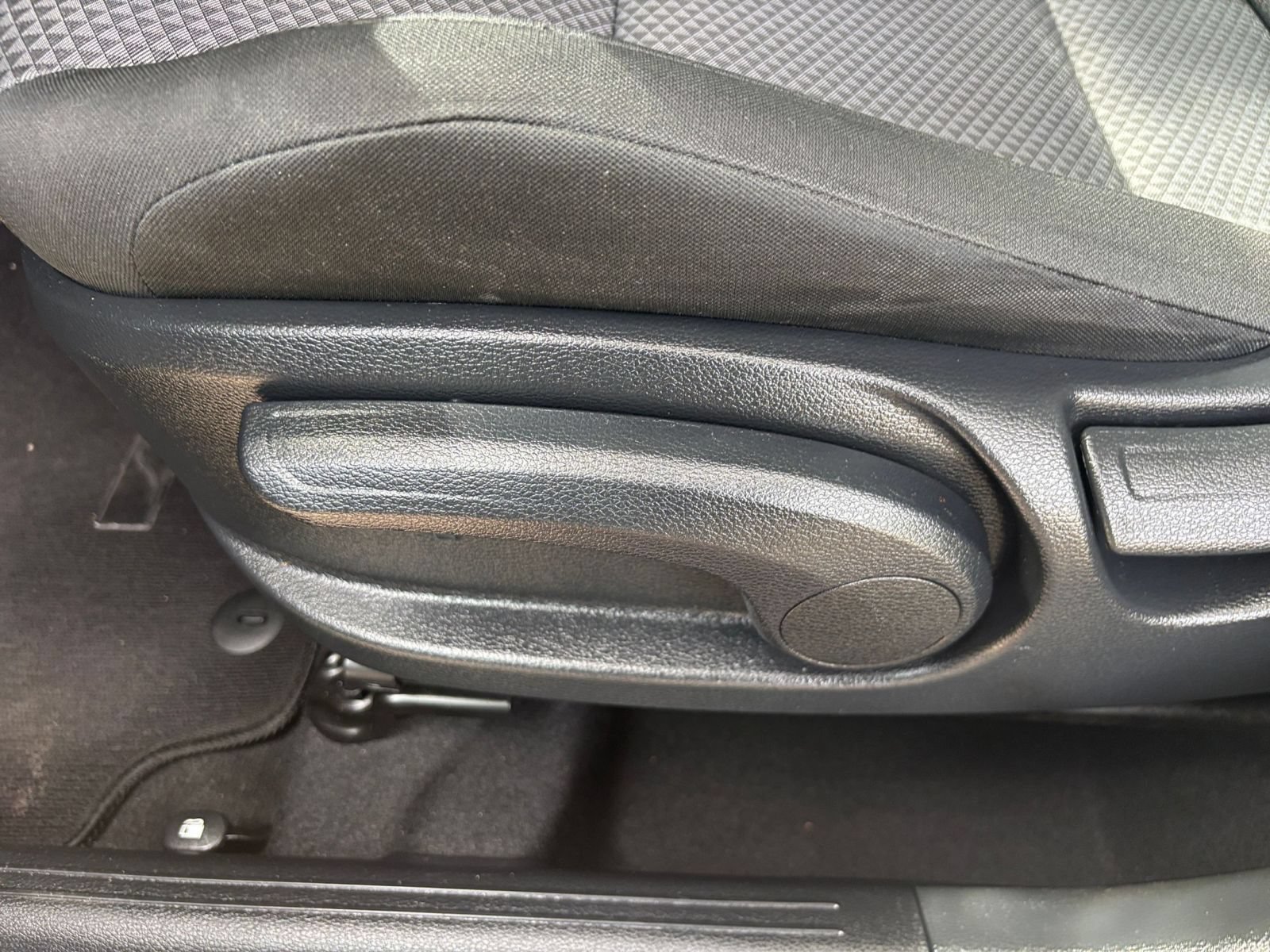 Used 2025 Kia Soul LX w/ LX Technology Package FWD image 22