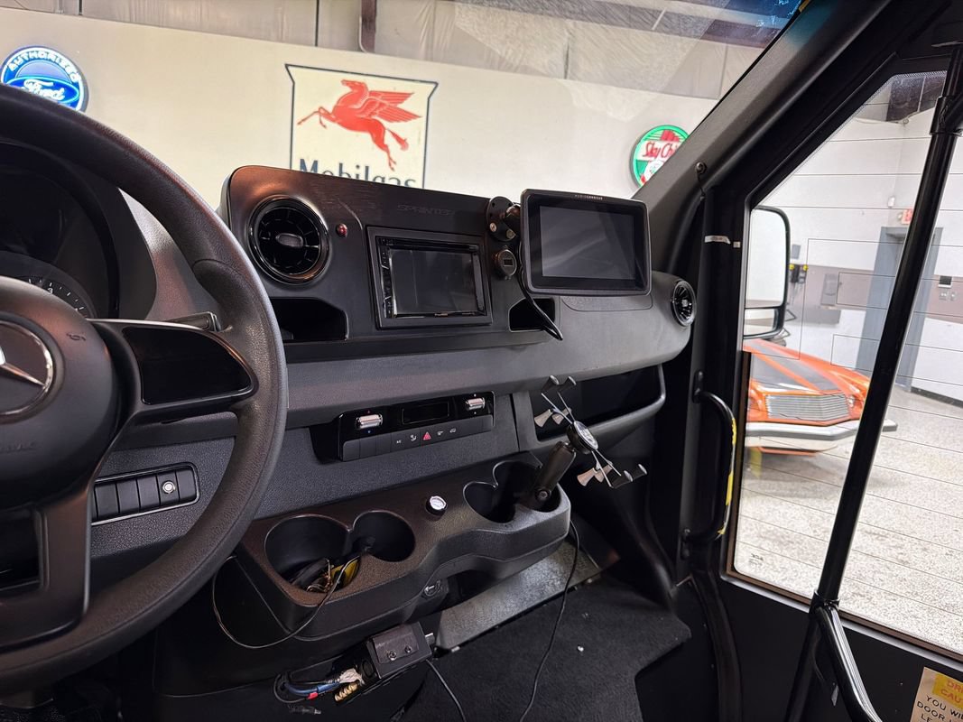 Used 2019 Mercedes-Benz Sprinter 170 Cargo image 26