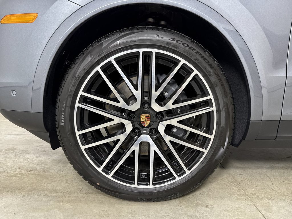 New 2026 Porsche Cayenne Coupe AWD/4WD image 13