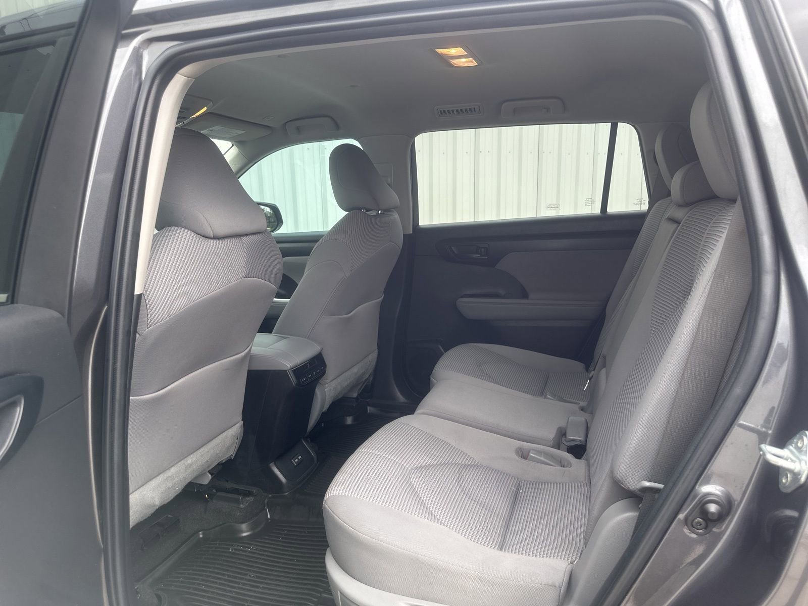 Used 2023 Toyota Highlander LE image 13