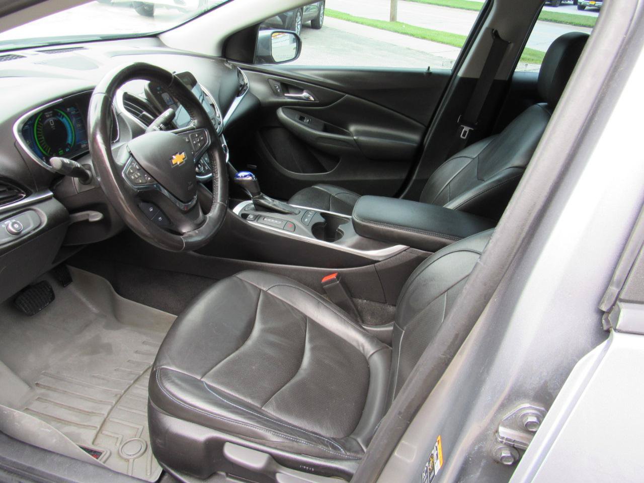 Used 2018 Chevrolet Volt Premier w/ Driver Confidence Package FWD image 13
