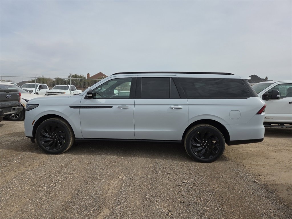 New 2026 Lincoln Navigator L Reserve w/ Jet Appearance Package image 2