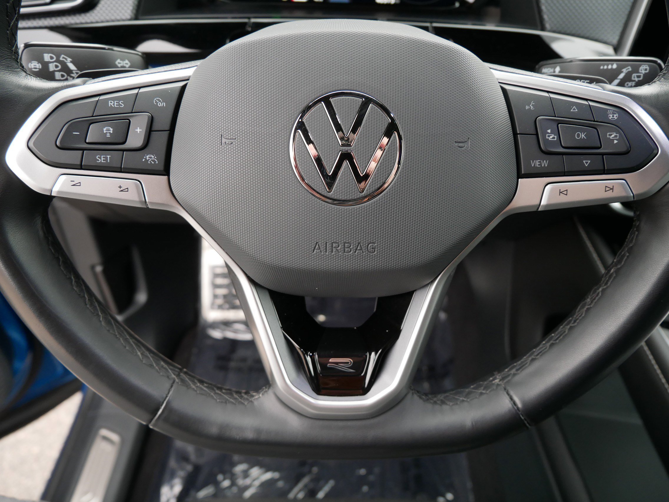 Certified 2024 Volkswagen Atlas Cross Sport SEL Premium R-Line image 25