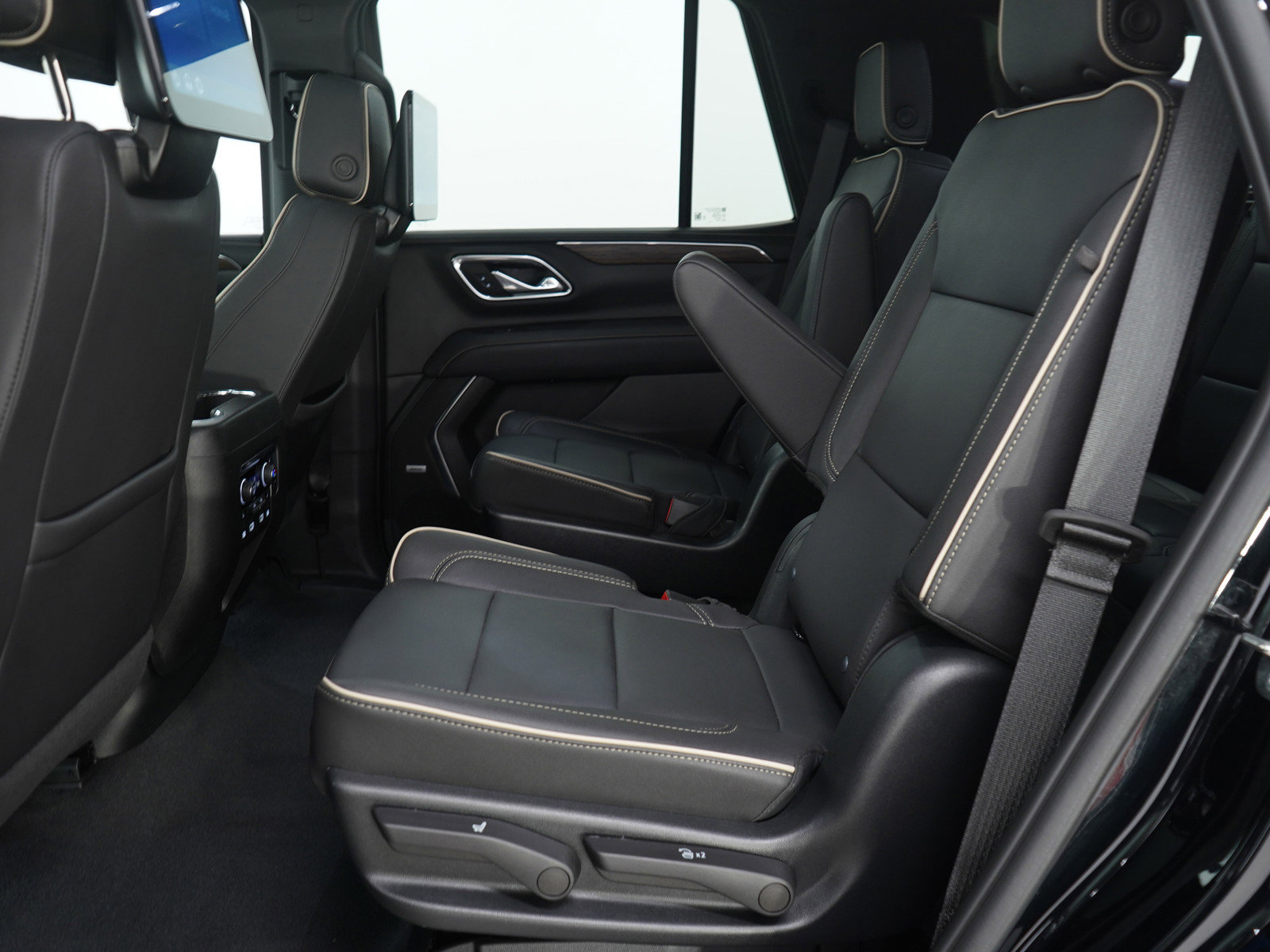 Used 2023 Chevrolet Tahoe Premier w/ Max Trailering Package image 18