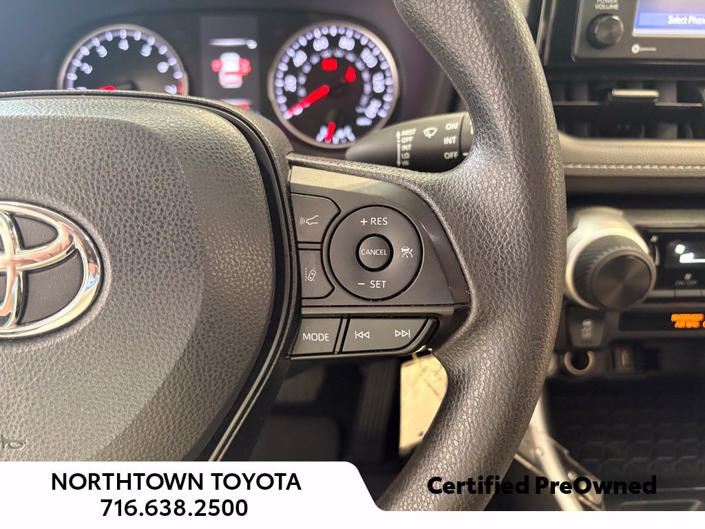 Used 2022 Toyota RAV4 LE w/ Carpet Mat Package (TMS) AWD/4WD image 31