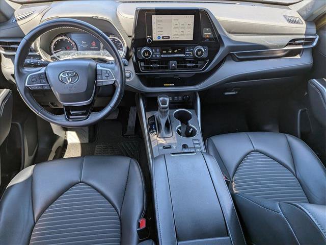 Used 2023 Toyota Highlander XSE FWD image 18