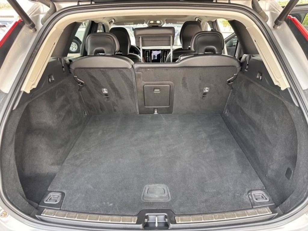 Used 2023 Volvo XC60 B5 Plus AWD/4WD image 15