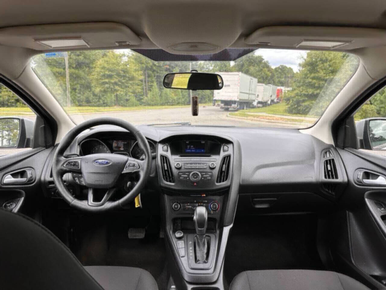 Used 2017 Ford Focus SE w/ Cold Weather Package image 14