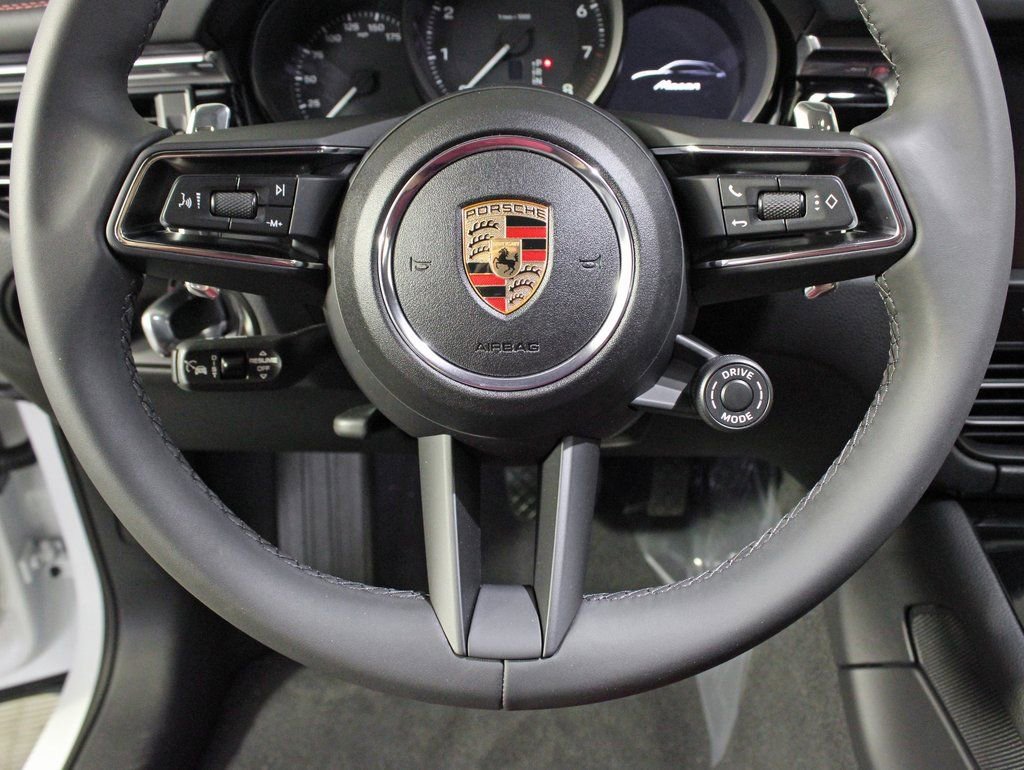 Certified 2025 Porsche Macan image 21