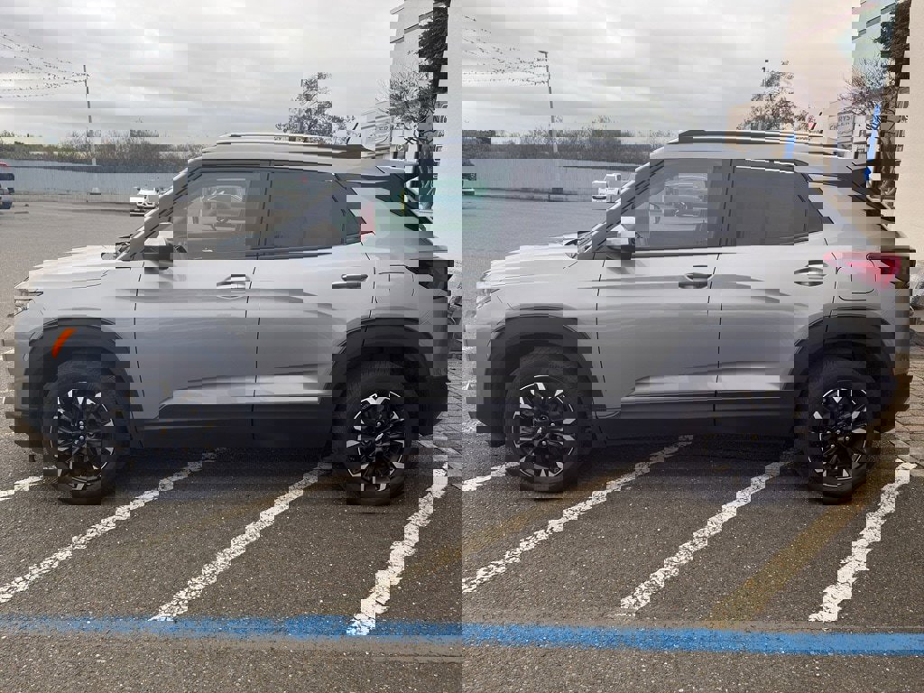 Used 2023 Chevrolet TrailBlazer LT w/ Convenience Package image 3