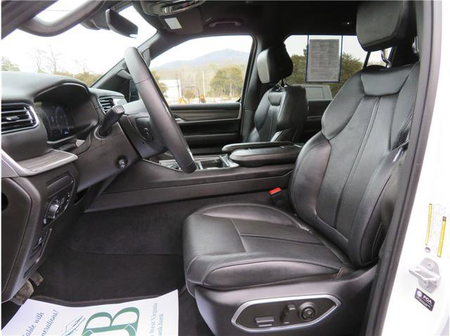 Used 2024 Jeep Wagoneer L Series III w/ Flexible Seating Group image 3