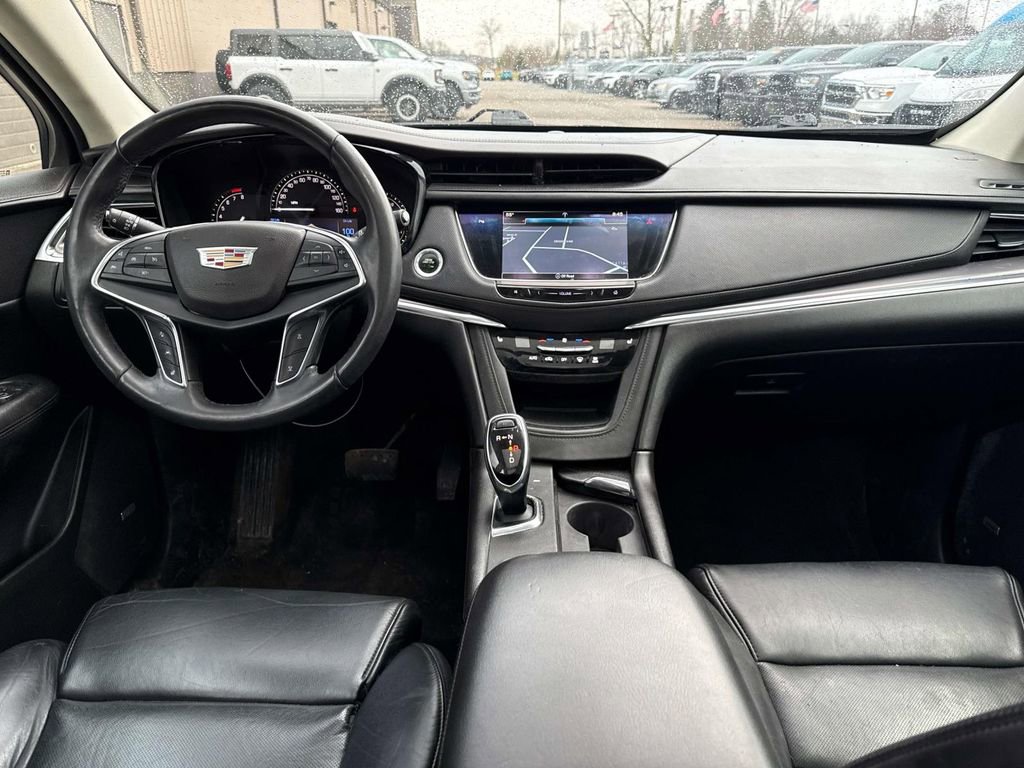 Used 2017 Cadillac XT5 Luxury w/ Driver Awareness Package FWD image 3