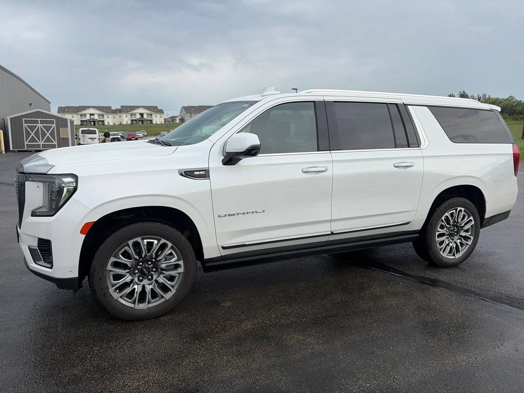 Used 2024 GMC Yukon XL Denali Ultimate w/ LPO, Floor Liner Package