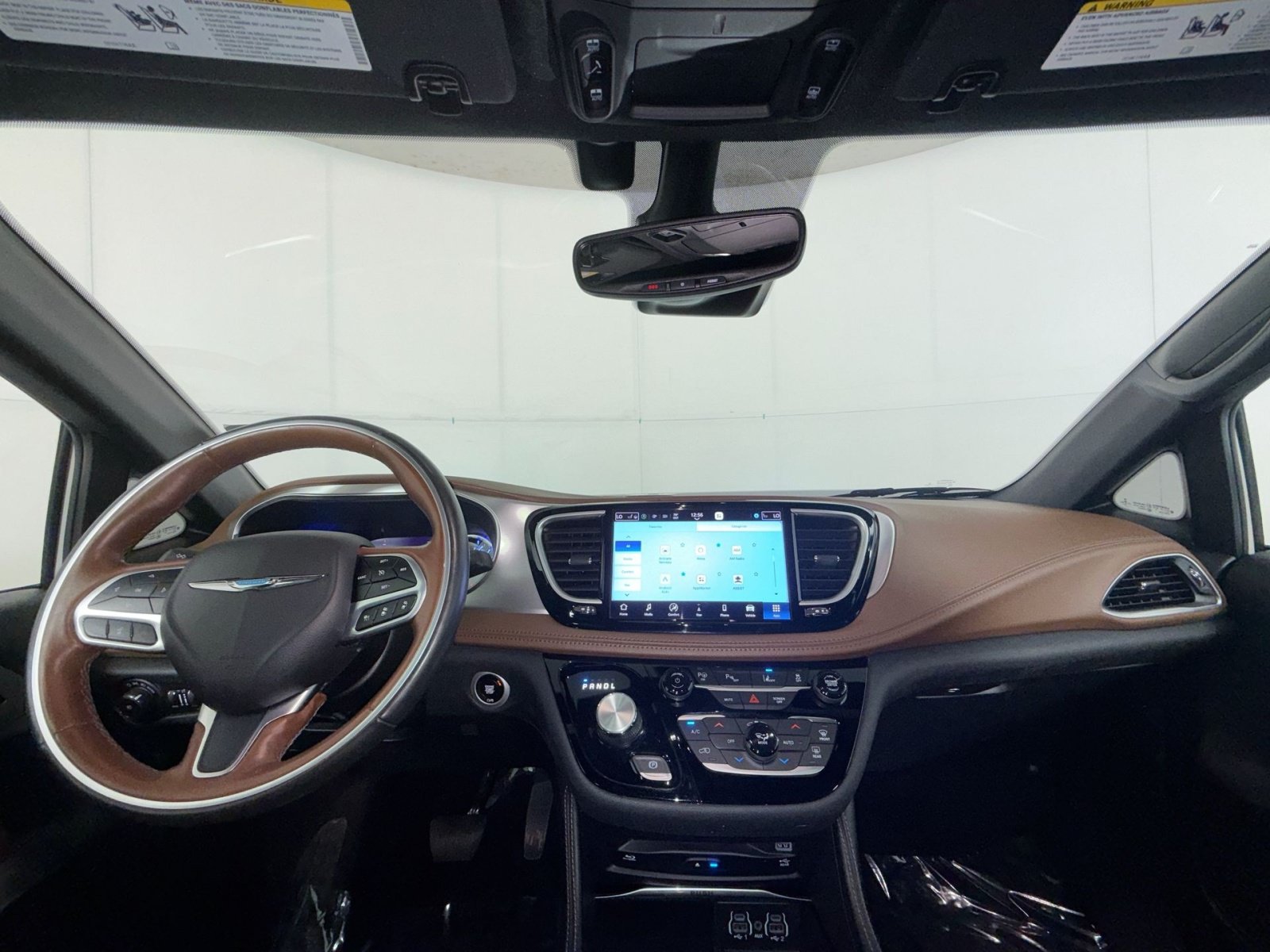 Used 2021 Chrysler Pacifica Limited w/ Uconnect Theater Family Group FWD image 23