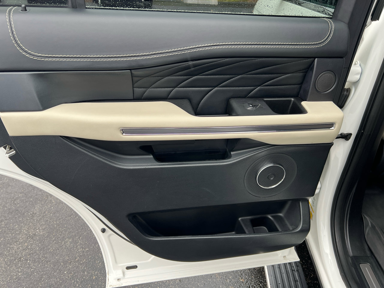 Used 2020 Ford Expedition Platinum image 15