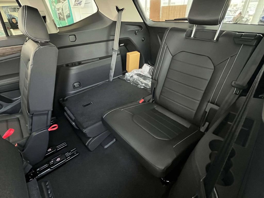 New 2025 Volkswagen Atlas SEL image 9