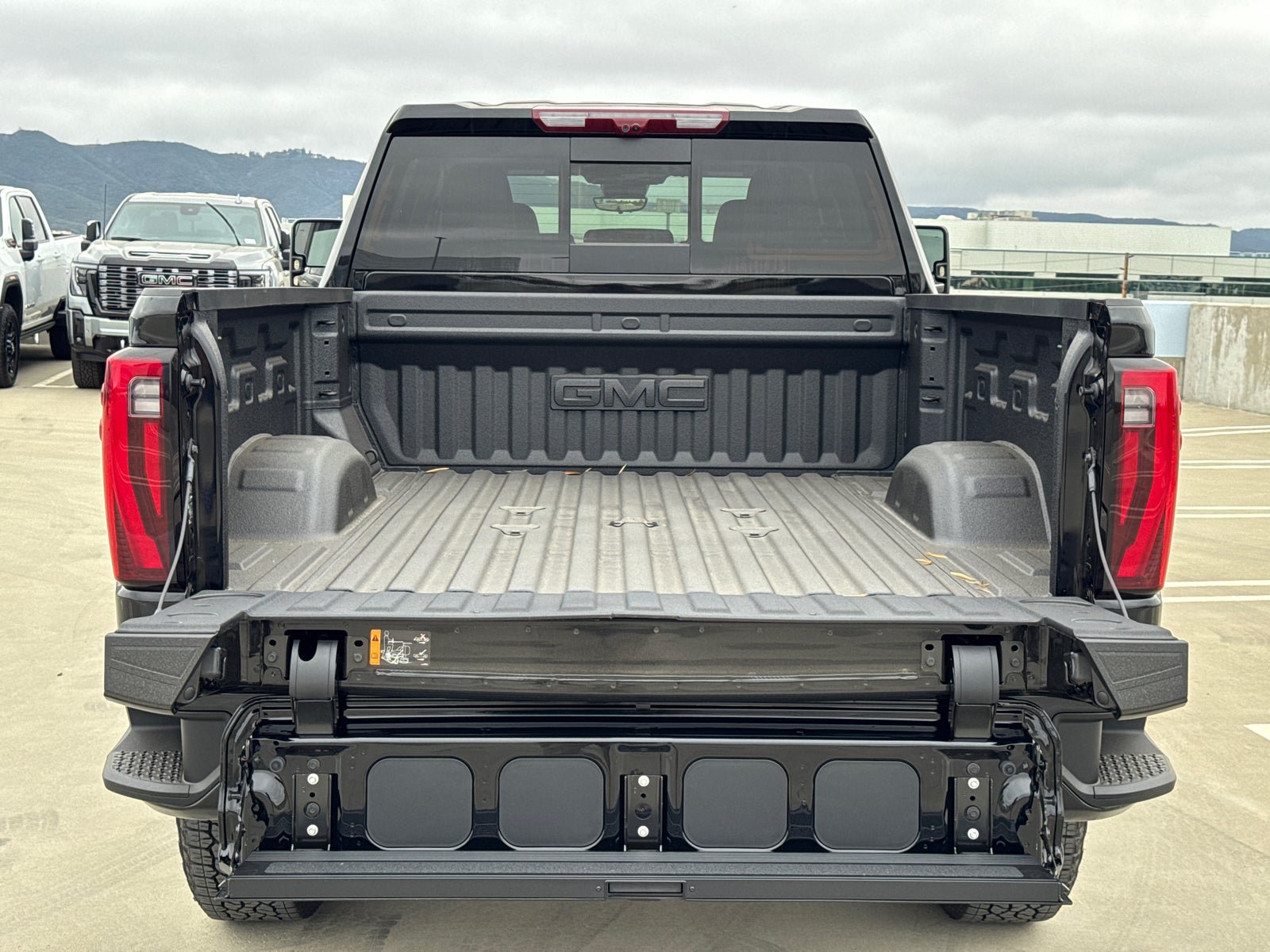 New 2026 GMC Sierra 2500 Denali w/ Denali Reserve Package AWD/4WD image 11