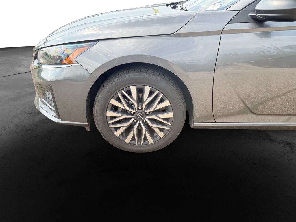 Used 2025 Nissan Altima 2.5 SV AWD/4WD image 12