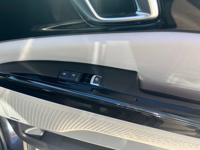 Certified 2024 Kia Carnival SX Prestige FWD image 28