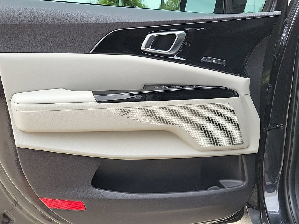 Used 2022 Kia Carnival SX Prestige FWD image 31