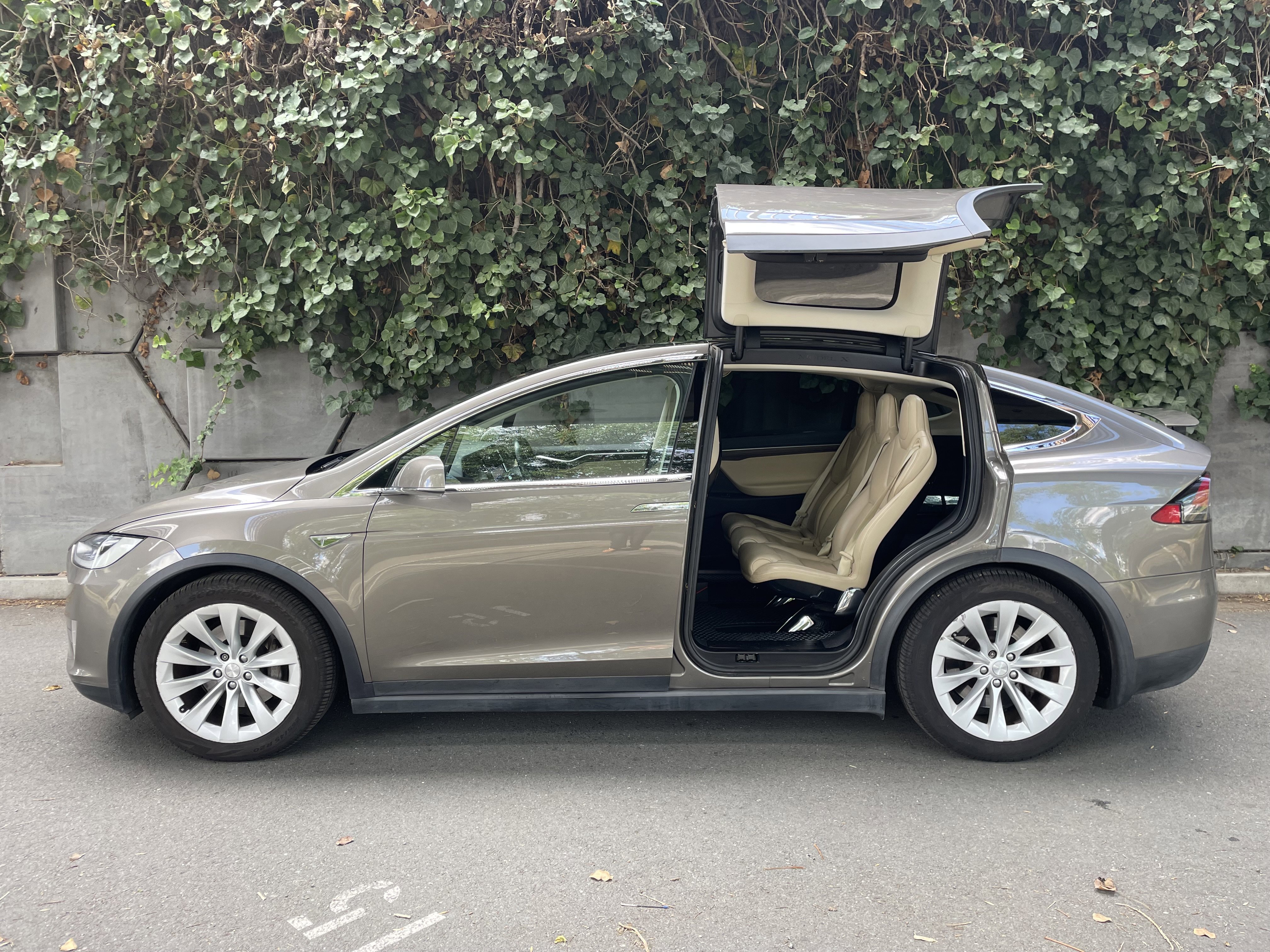 Used 2016 Tesla Model X 90D AWD/4WD image 2