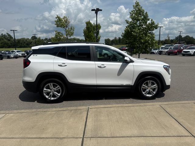 Used 2024 GMC Terrain SLE w/ Driver Convenience Package FWD image 5